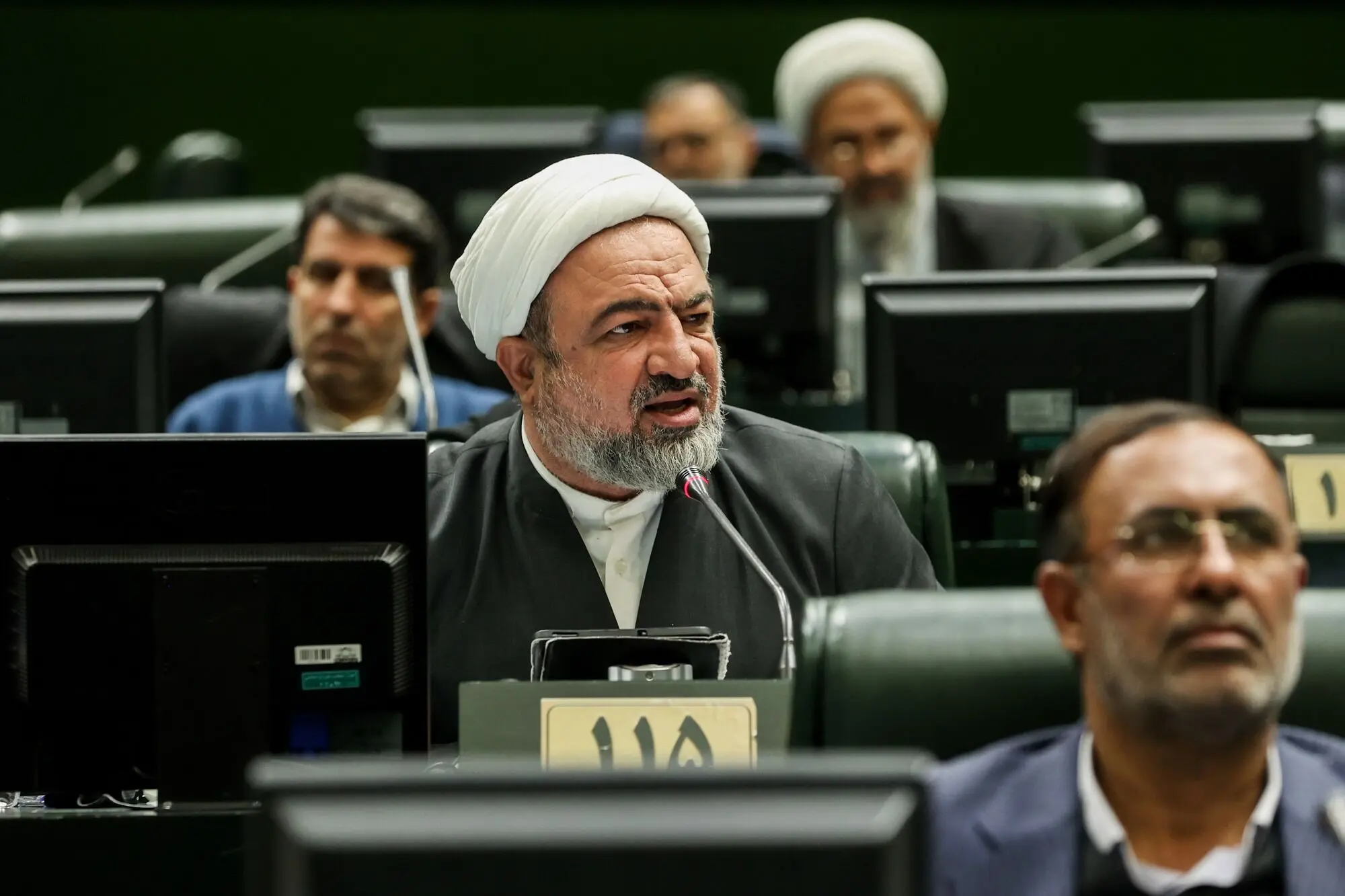 رسایی: گروسی و بازرسان آژانس حق ندارند وارد کشور شوند