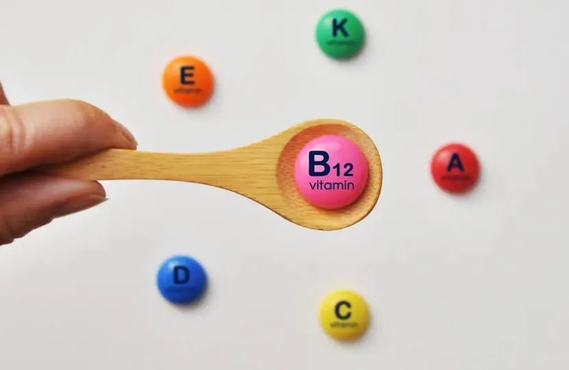 علائم کمبود ویتامین B۱۲ کدام است؟