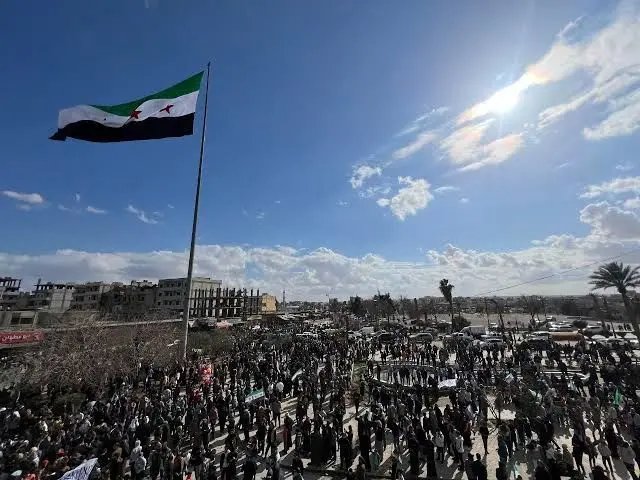 پرچم سوریه در رقه برافراشته شد