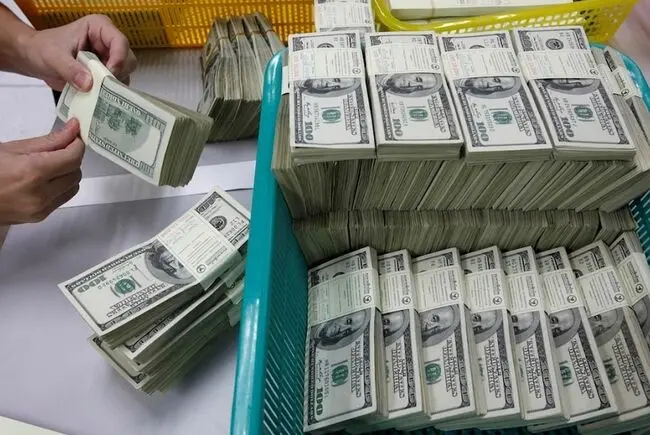 قیمت دلار با کارت ملی جنجال به پا کرد؛ سناریو پاییز 97 تکرار می‌شود؟