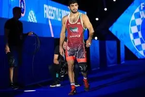 ببینید؛ لحظه ضربه فنی شدن کامران قاسمپور مقابل کشتی‌گیر قرقیزستانی