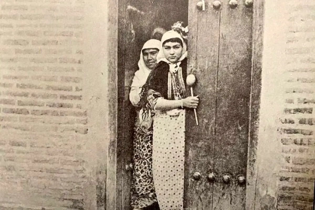 خانم باشی با لباس چینی؛ شباهت عجیب او به جیران محبوب شاه!