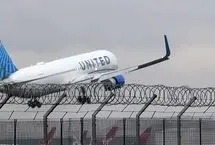 ببینید؛ طوفان سهمگین مانع فرود هواپیما در فرودگاه شد