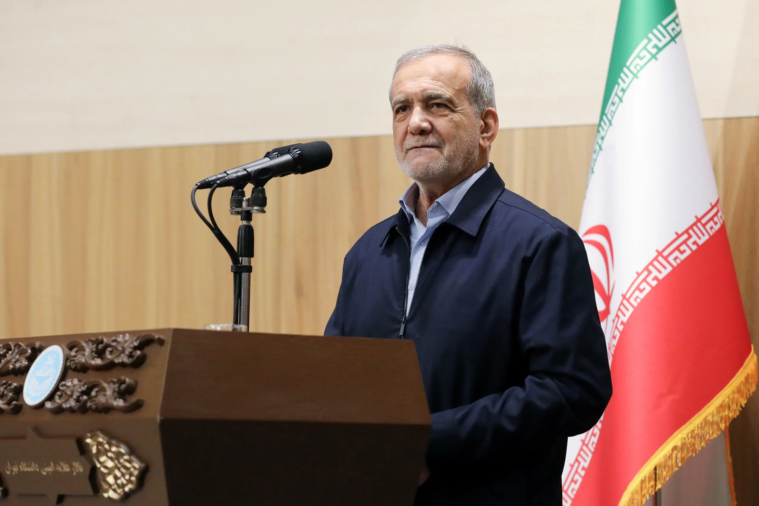 واکنش پزشکیان به تجمعات دانشجویان: وزرا باید در دانشگاه‌ها حاضر شوند