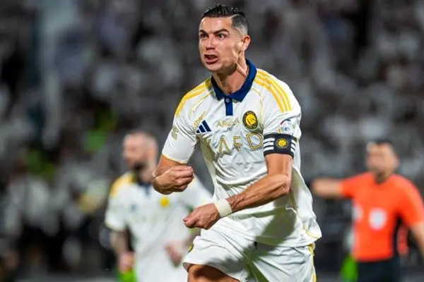 ببینید؛ رفتار عجیب و ۱۸+ رونالدو بعد از تشویق مسی توسط هواداران!