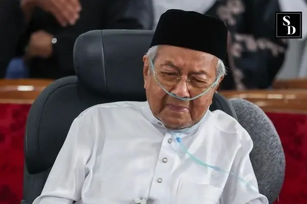 سوگواری ماهاتیر محمد در مراسم تشییع همسرش