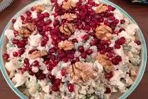 خوشمزه‌ترین سالاد پاییزی با سس گردو و آب انار همینجا است! 

