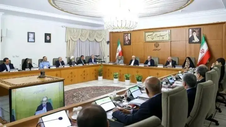 سیاسیون هنوز در چنبره مجادلات چند دهه گذشته سیر و سیاحت می‌کنند