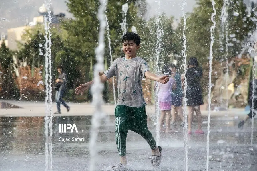 تصاویر؛ پارک آب و آتش، پناهگاه کودکان در موج گرمای تهران