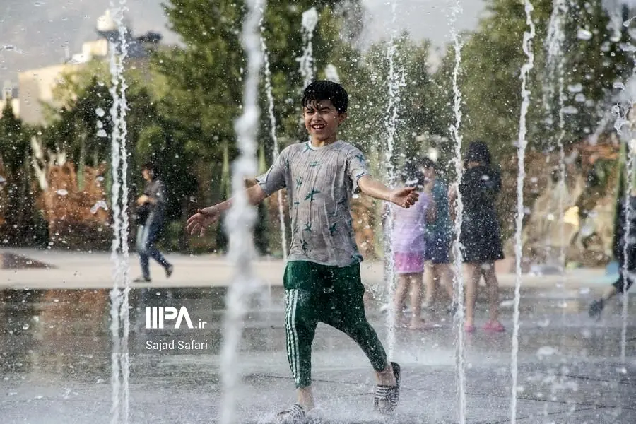 تصاویر؛ پارک آب و آتش، پناهگاه کودکان در موج گرمای تهران