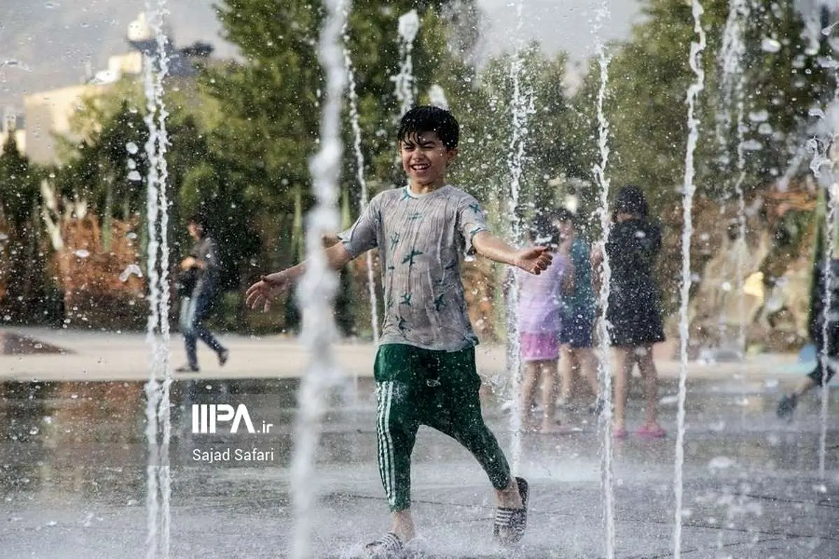 تصاویر؛ پارک آب و آتش، پناهگاه کودکان در موج گرمای تهران