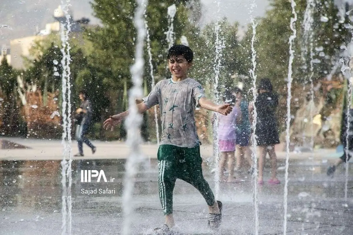 تصاویر؛ پارک آب و آتش، پناهگاه کودکان در موج گرمای تهران