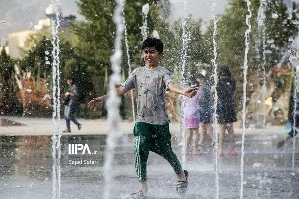 تصاویر؛ پارک آب و آتش، پناهگاه کودکان در موج گرمای تهران