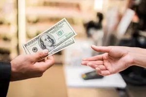 دلار تغییر مسیر داد؛ مکانیسم ماشه کار خودش را کرد
