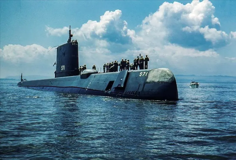 زیردریایی‌های نظامی