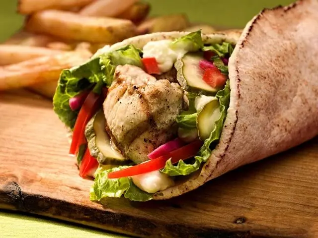 طرز تهیه متفاوت‌ترین و ساده‌ترین ساندویچ مرغ دنیا 