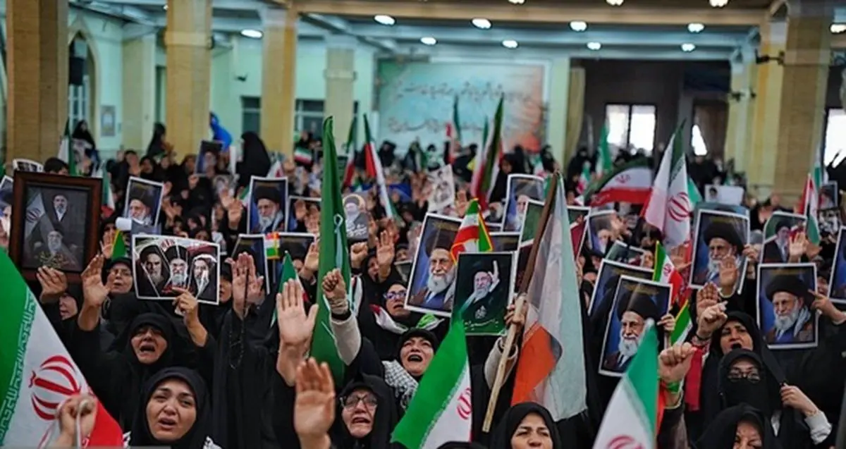 دمام‌زنی بانوان در مراسم اربعین رهبر انقلاب