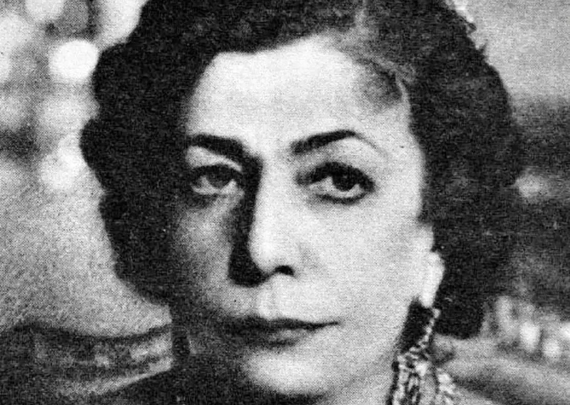 «تاج الملوک، همسر دوم رضاخان» در عروسی پسرش؛ سال 1329 