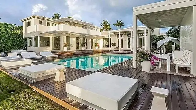 تصویر؛ لامین یامال در این قصر لاکچری زندگی می‌کند