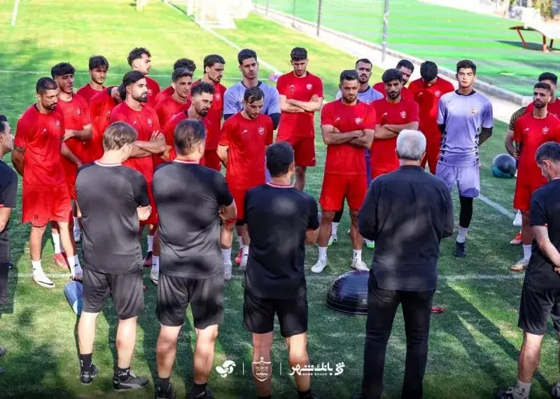 مصدومیت و غیبت ۲ ستاره پرسپولیس قبل از بازی با چادرملو 