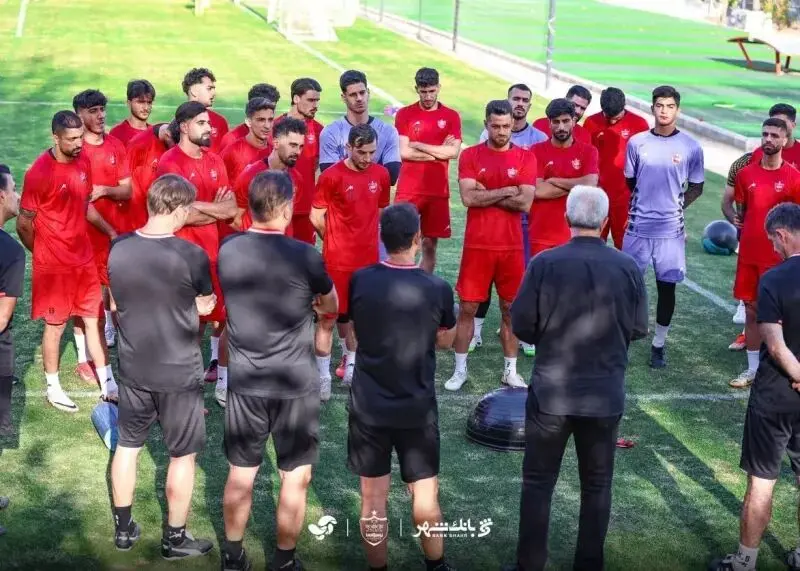 مصدومیت و غیبت ۲ ستاره پرسپولیس قبل از بازی با چادرملو 