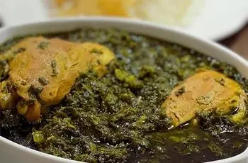 طرز تهیه خورش مرغ و جعفری؛ طعم خاص و خوشمزه 