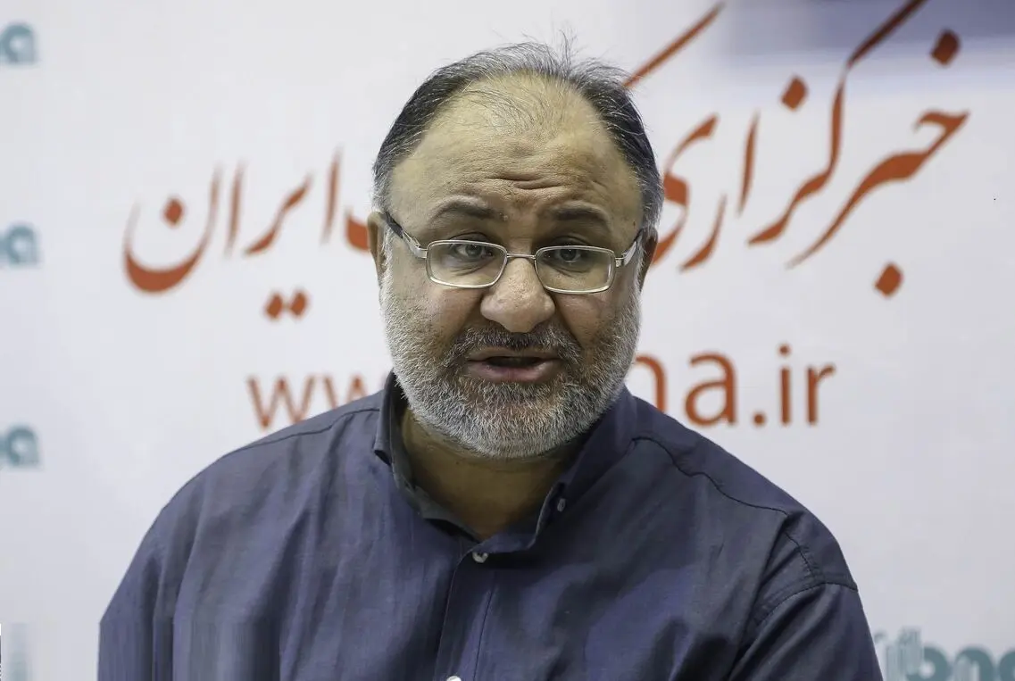 طعنه روزنامه اطلاعات به صادق کوشکی: شما که قادرید در سه سوت هزاران حجاب‌بان را به میدان فرابخوانید