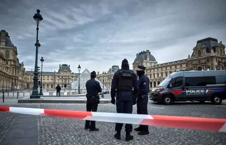 وقتی دزد به شاه دزد زد!