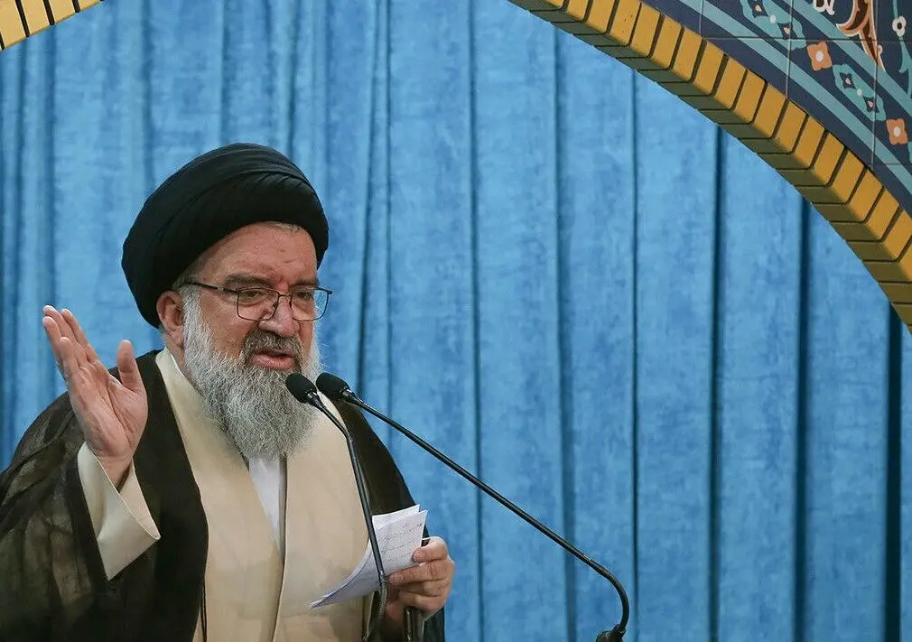 خطیب جمعه تهران: خونخواهی رهبر شهید خواست همگان است/ آمریکا را بیچاره می‌کنیم
