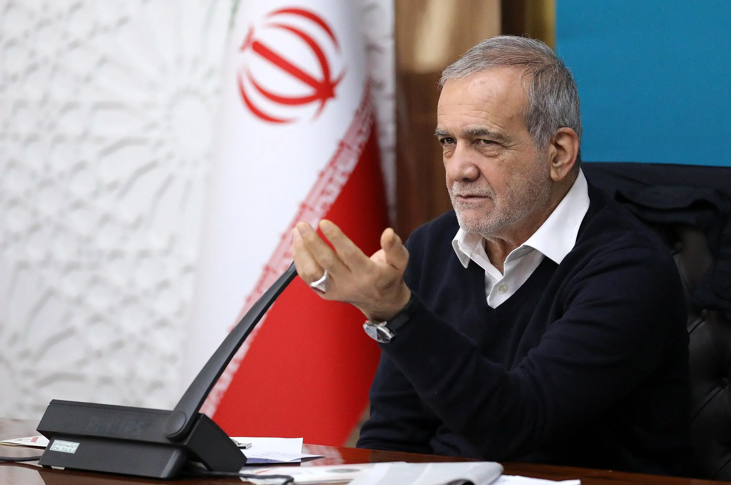 پزشکیان: قاطعانه با رانت و تبعیض مبارزه می‌کنیم
