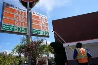 شوک بنزین در بازارهای جهانی؛ آیا قیمت نفت سرنوشت جنگ را تغییر می‌دهد؟