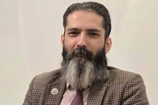 علت بازداشت امیرسالار داودی در اصفهان چه بود؟ 