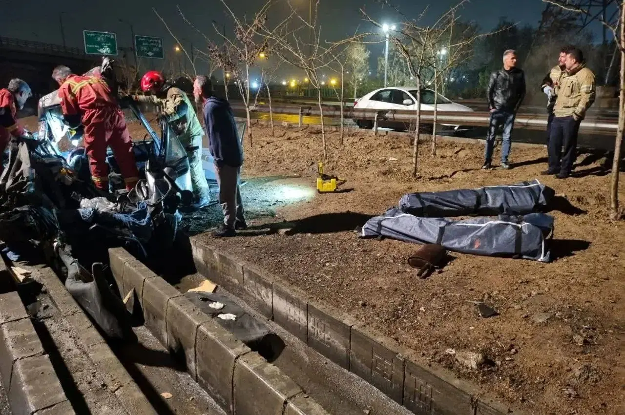 برخورد مرگبار کامیون با پراید در مشیریه/ ۲ نفر جان باختند
