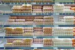 جنجال تخم‌مرغ از مرغداری تا بازار/ نیمرو با طعم تورم