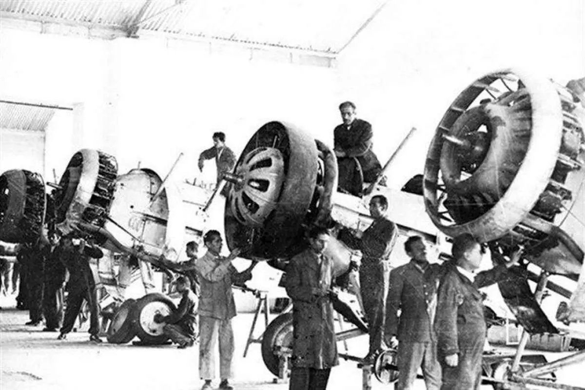 سال ۱۳۰۷/ درخواست زن ایرانی از خلبان آمریکایی برای سفر به دور دنیا