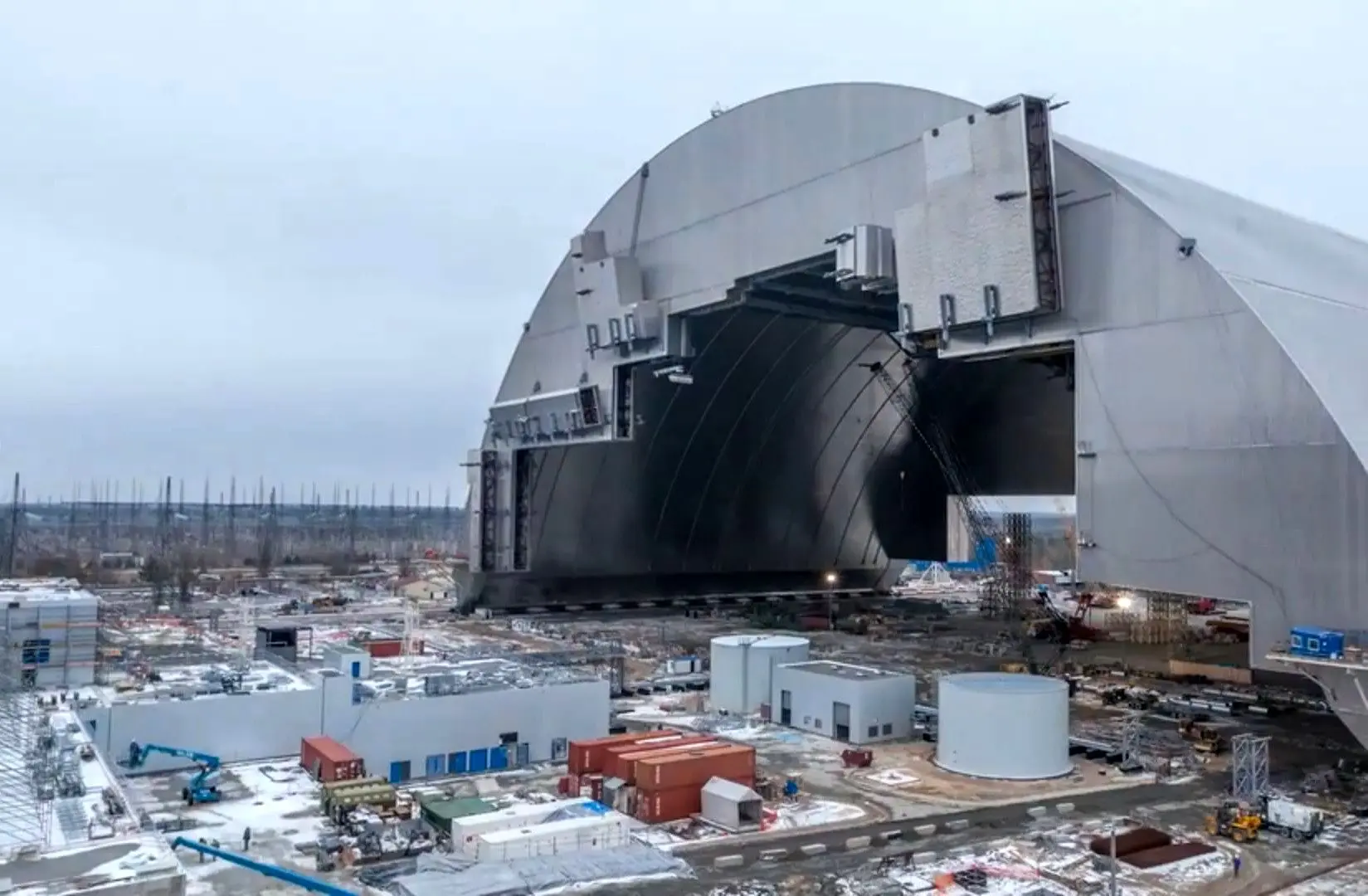 آژانس بین‌المللی انرژی اتمی: سپر حفاظتی نیروگاه هسته‌ای چرنوبیل آسیب دیده است