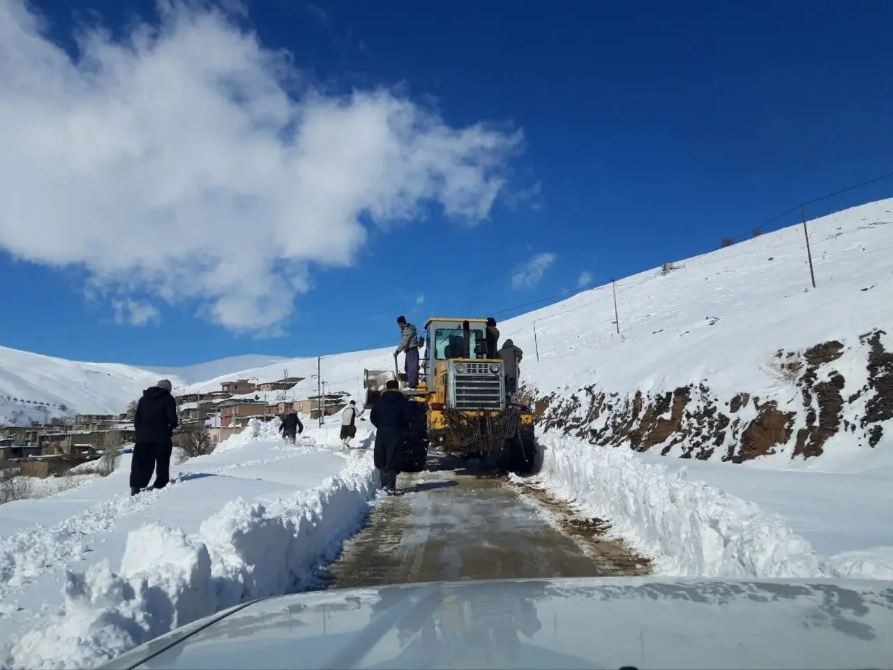 بارش ۱.۵ متری برف در روستای برهان آذربایجان‌غربی