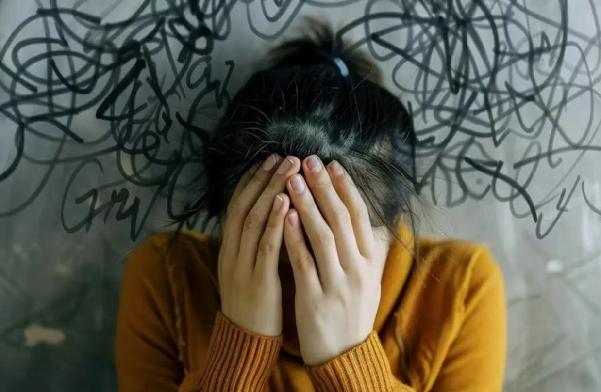 ۷ خوراکی و نوشیدنی مؤثر برای آرام‌کردن اضطراب
