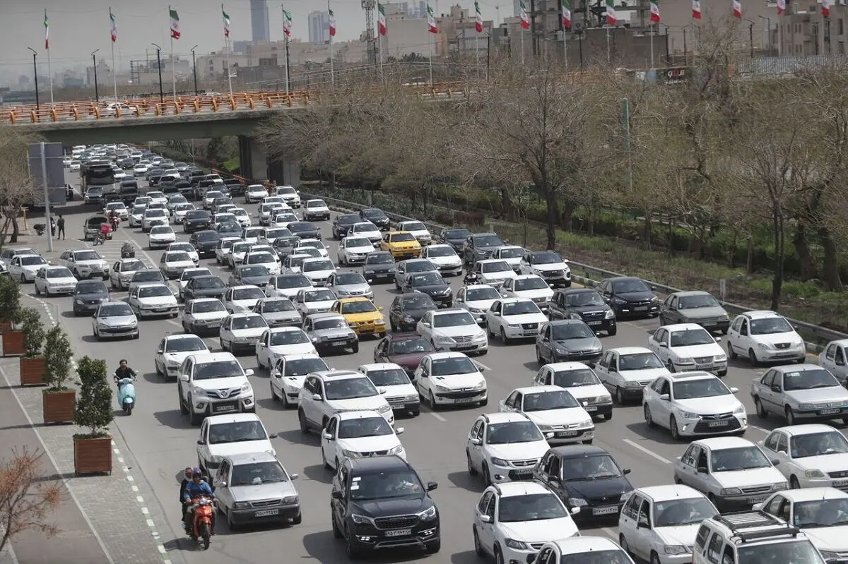 ترافیک نیمه‌سنگین در ۴ محور مواصلاتی منتهی به تهران/بارش باران در ۵ استان
