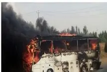 لحظه هولناک نجات ده‌ها نوجوان از اتوبوس در حال حریق