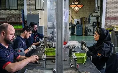 سر حقوق بگیران در برابر رشد تورم، کلاه رفته است / مردم می خواهند قدرت خریدشان بالاتر برود نه عدد دستمزدشان

