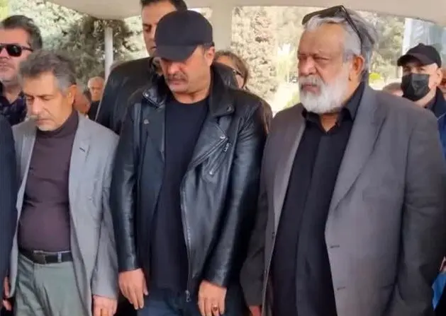 گریه‌های حسن پوشیرازی و مصطفی زمانی در تشییع همایون ارشادی