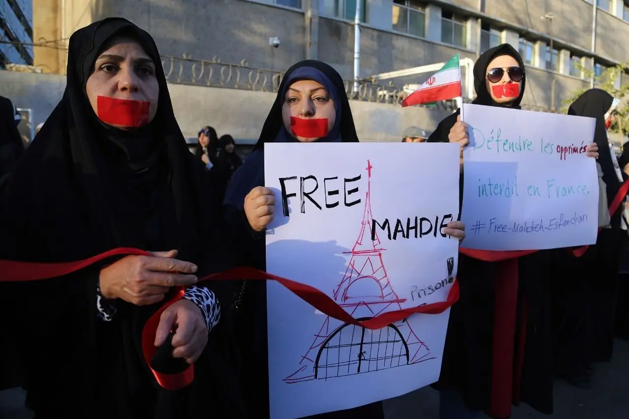تصاویر؛ تظاهرات جمعی از زنان با دهان بسته در تهران