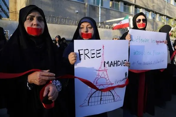 تصاویر؛ تظاهرات جمعی از زنان با دهان بسته در تهران