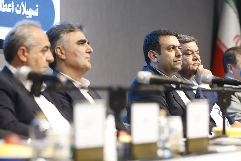 تاکید نجارزاده بر بهبود معیشت کارکنان بانک‌ها
