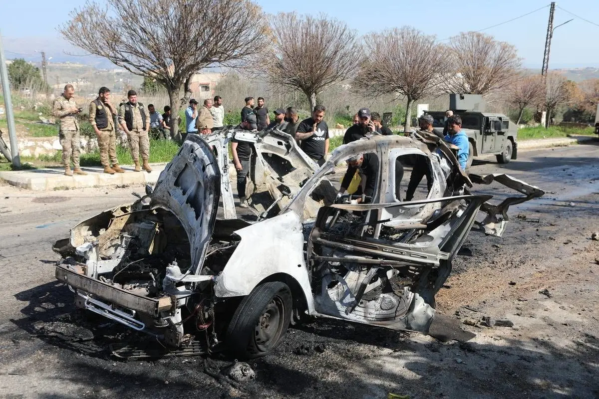 ‌لحظۀ حمله پهپادی اسرائیل به یک خودرو در جنوب بیروت