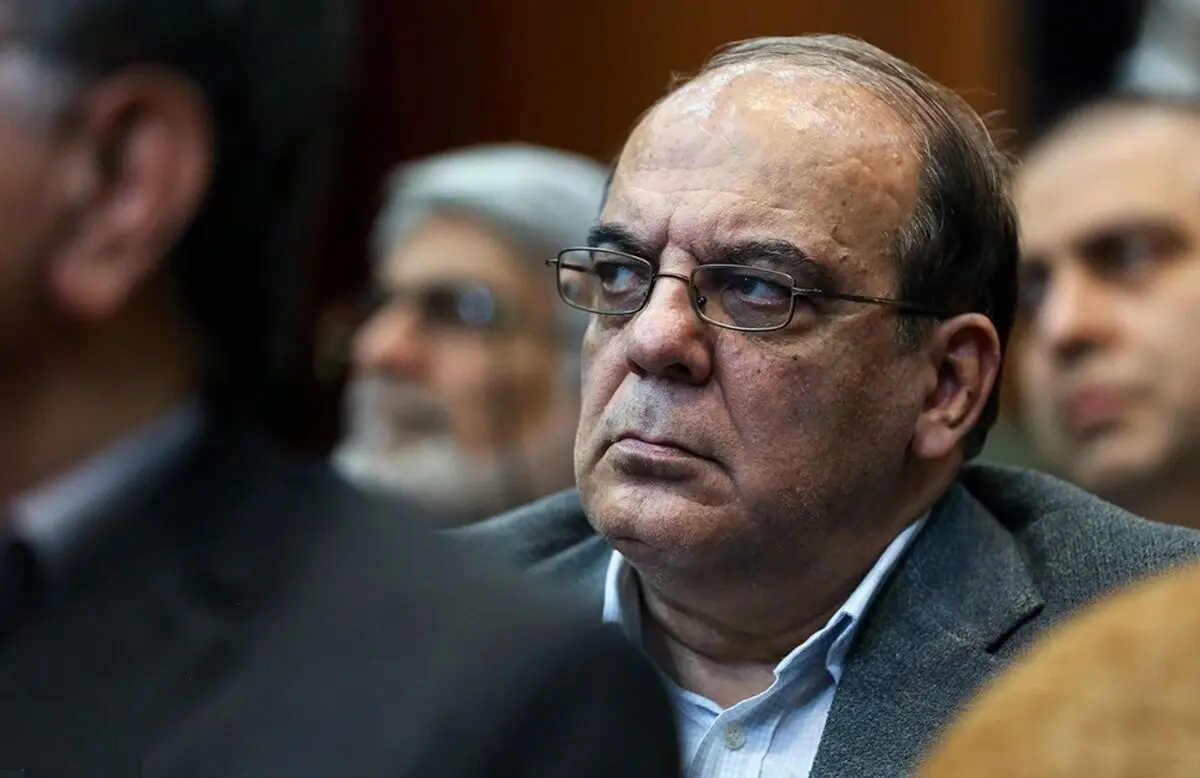 عباس عبدی به پزشکیان: حاضرید هزار تومان به برگزاری ۱۲۰ هزار مراسم برای آقای رئیسی کمک کنید؟ 

