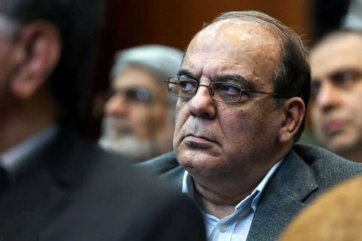 عباس عبدی به پزشکیان: حاضرید هزار تومان به برگزاری ۱۲۰ هزار مراسم برای آقای رئیسی کمک کنید؟