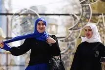 ببینید؛ دو زن محجبه مرد اسلام‌ستیز را کتک زدند