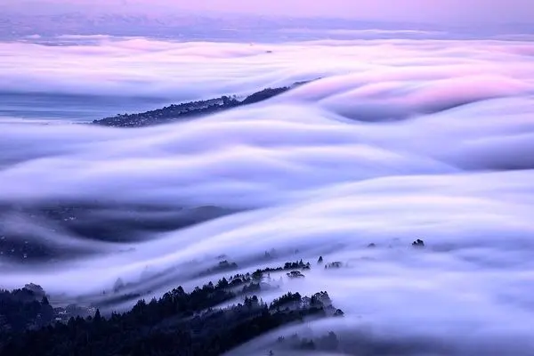 صحنه‌ای دیدنی از لحظه ورود مه غلیظ به سان‌فرانسیسکو 